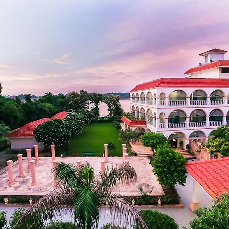 Saptapuri By Royal Orchid Hotels Limited Варанаси Екстериор снимка