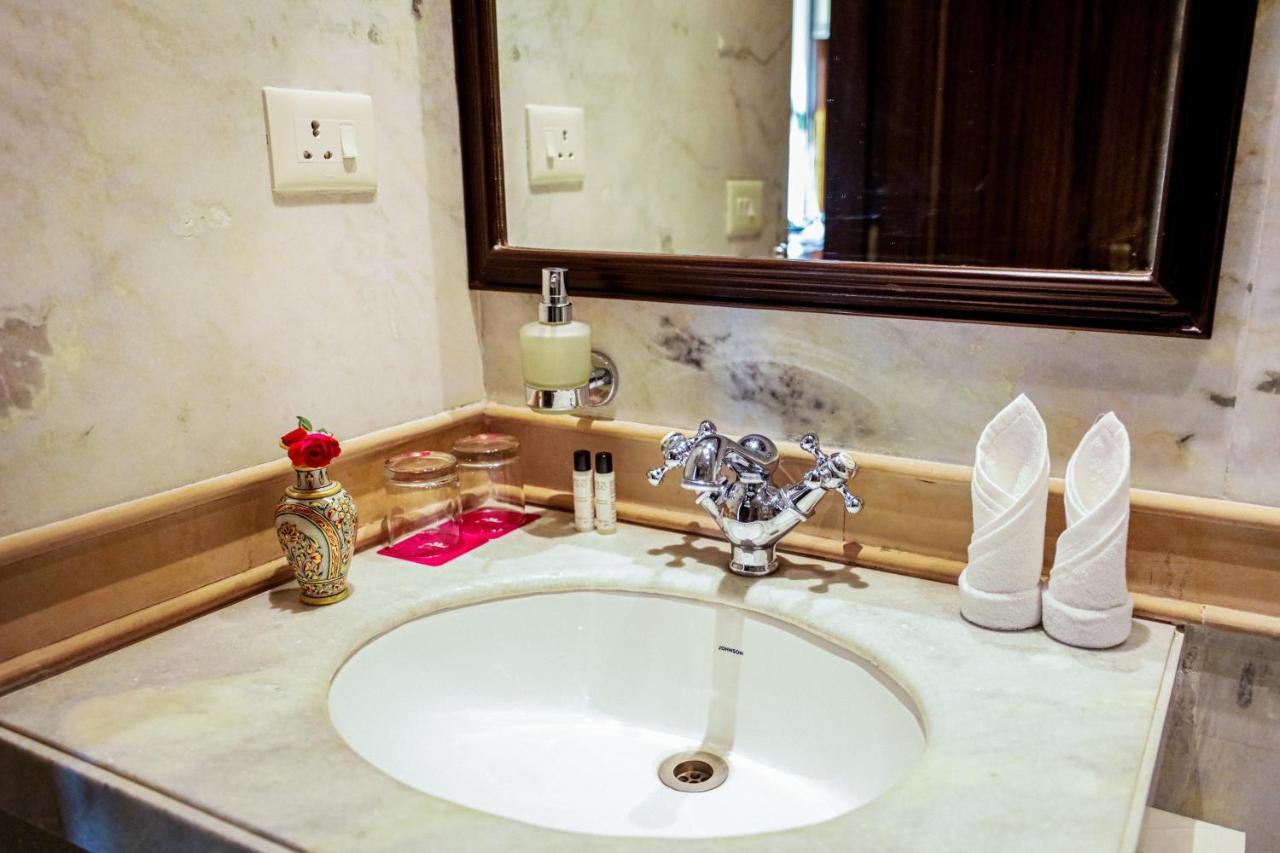 Saptapuri By Royal Orchid Hotels Limited Варанаси Екстериор снимка