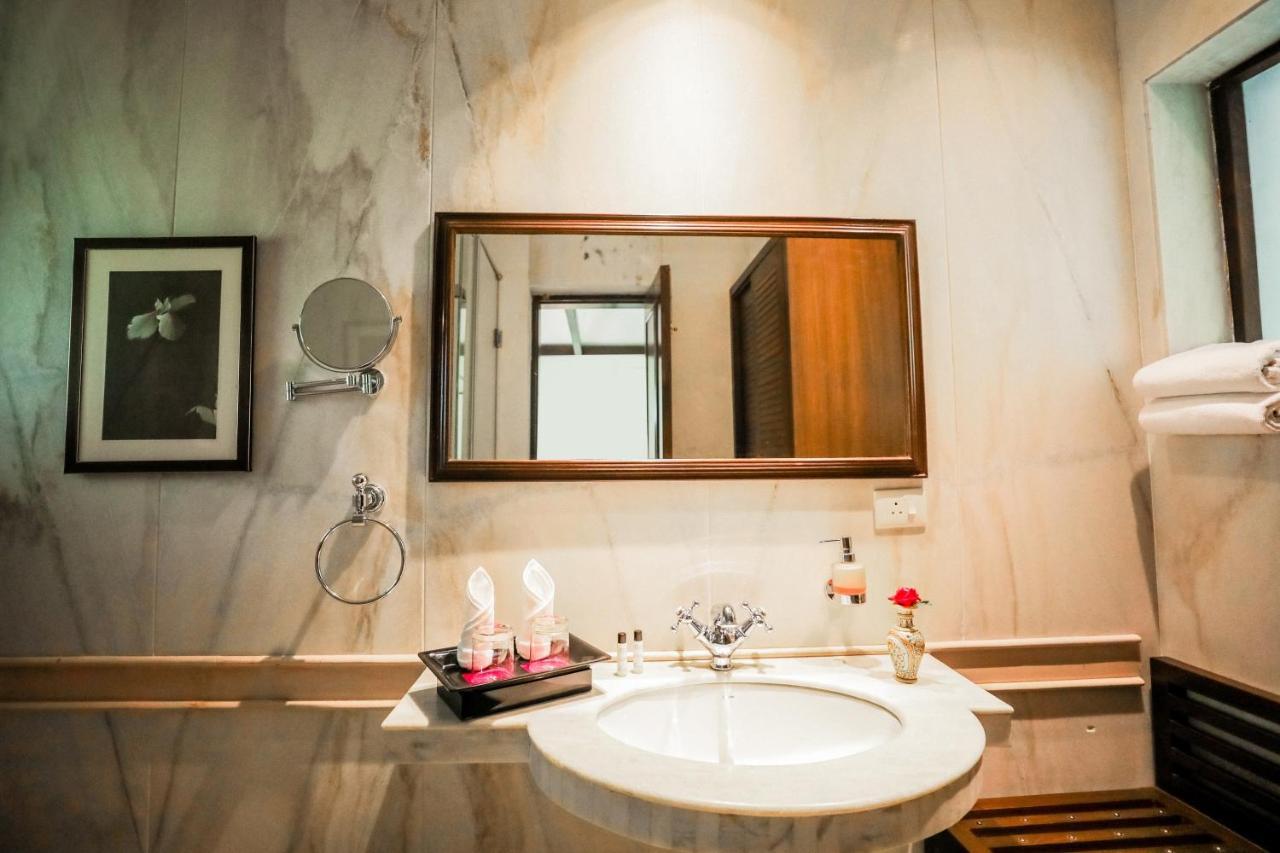 Saptapuri By Royal Orchid Hotels Limited Варанаси Екстериор снимка